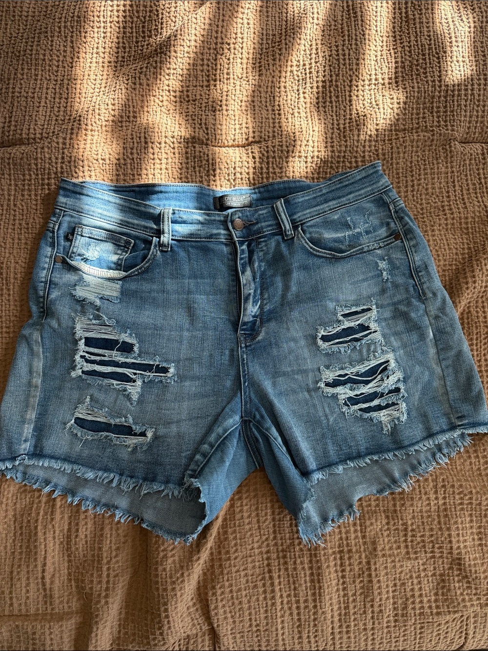Judy Blue 2XL distressed denim/jean shorts GUC